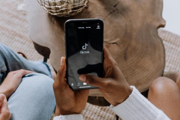 beyond-likes:-why-smart-marketers-invest-in-custom-tiktok-comment-streams